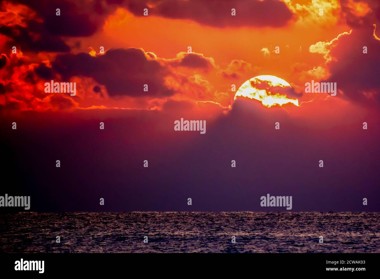 Wunderschöner Mediterraner Sonnenuntergang. Fotografiert in Israel Stockfoto