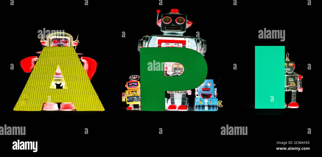 Retro Zinn Roboter Spielzeug halten die Abkürzung API isoliert Auf Schwarz Stockfoto