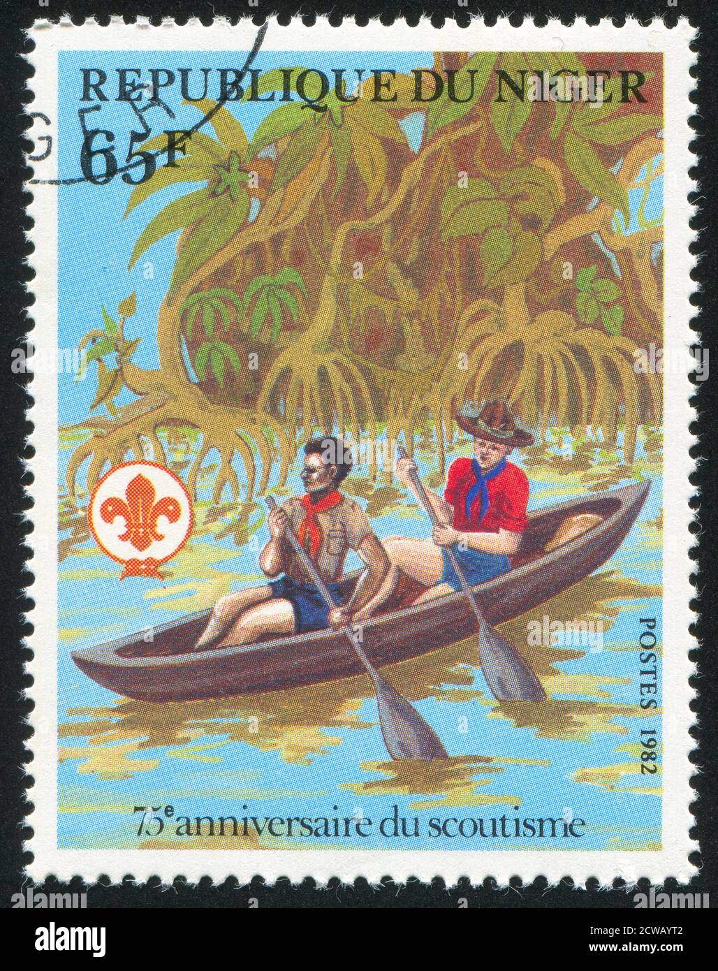 NIGER - UM 1982: Briefmarke gedruckt von Niger zeigt Kanusport, um 1982 Stockfoto