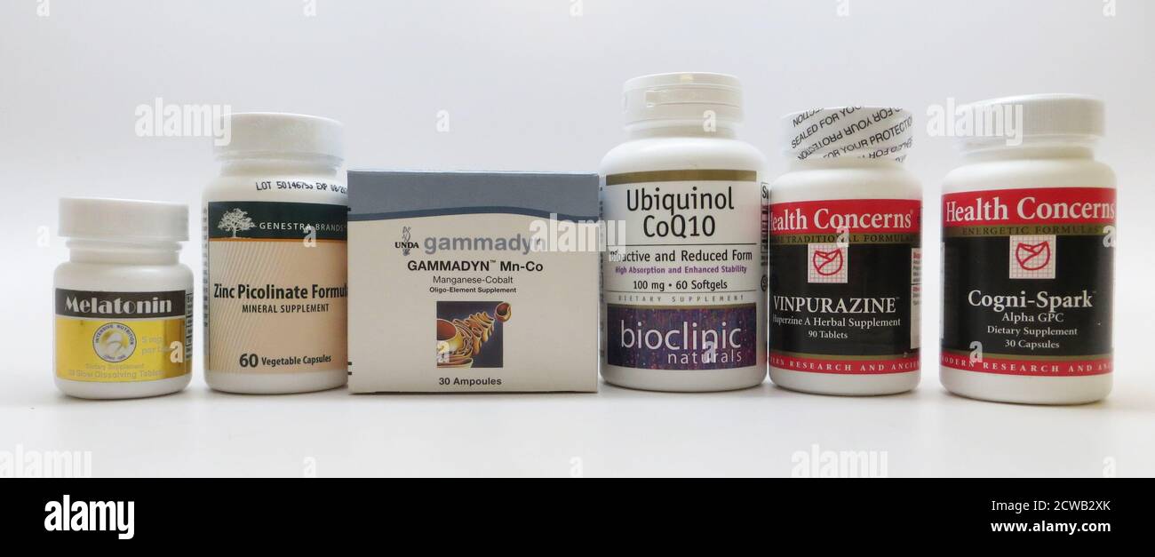 Die FDA gab eine Warnung zu DK-Vitaminen aus, die mit nicht genehmigten Angaben zur Vorbeugung, Behandlung oder Heilung der Alzheimer-Krankheit vermarktet wurden. Die Agentur mahnte die Verbraucher, diese potenziell unsicheren Produkte zu vermeiden, denen keine wissenschaftlichen Beweise zur Stützung ihrer Angaben fehlen. Stockfoto