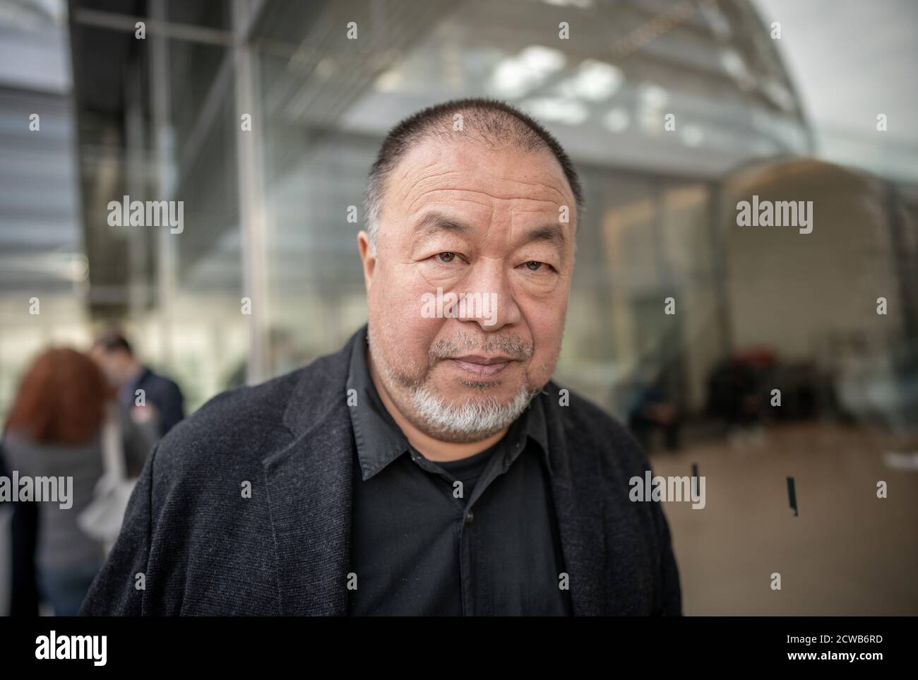 Berlin, Deutschland. September 2020. AI Weiwei, Künstlerin und Menschenrechtsaktivistin, steht auf der Sonderveranstaltung Cinema for Peace: "Ich bin ein Hongkong" auf Fraktionsebene des Bundestages. Dem Menschenrechtsbeauftragten des Bundestages wurde der Film "Krönung" von Ai Waiwai gezeigt und anschließend wurde eine Podiumsdiskussion abgehalten, um aktuelle Fragen zu Hongkong und Taiwan zu diskutieren. Quelle: dpa picture Alliance/Alamy Live News Stockfoto