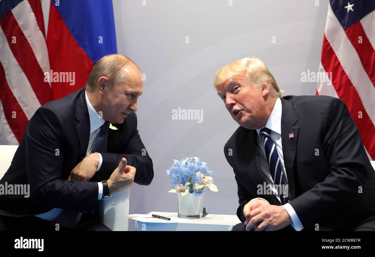 Foto des Treffens von Wladimir Putin und Präsident Donald Trump in Der G20-Gipfel 2017 Stockfoto