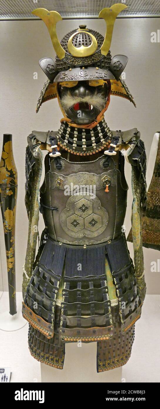Samurai Rüstung und Helm. Samurai waren vom 12. Jahrhundert bis zu ihrer Abschaffung in den 1870er Jahren die erblich-militärische Adel- und Offizierskaste des mittelalterlichen und frühneuzeitlichen Japans. Stockfoto