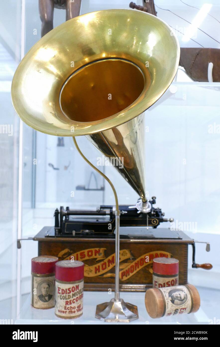 Der Phonograph wurde 1877 von Thomas Edison erfunden. Edisons Phonograph war der erste, der in der Lage war, den aufgenommenen Ton zu reproduzieren. Stockfoto