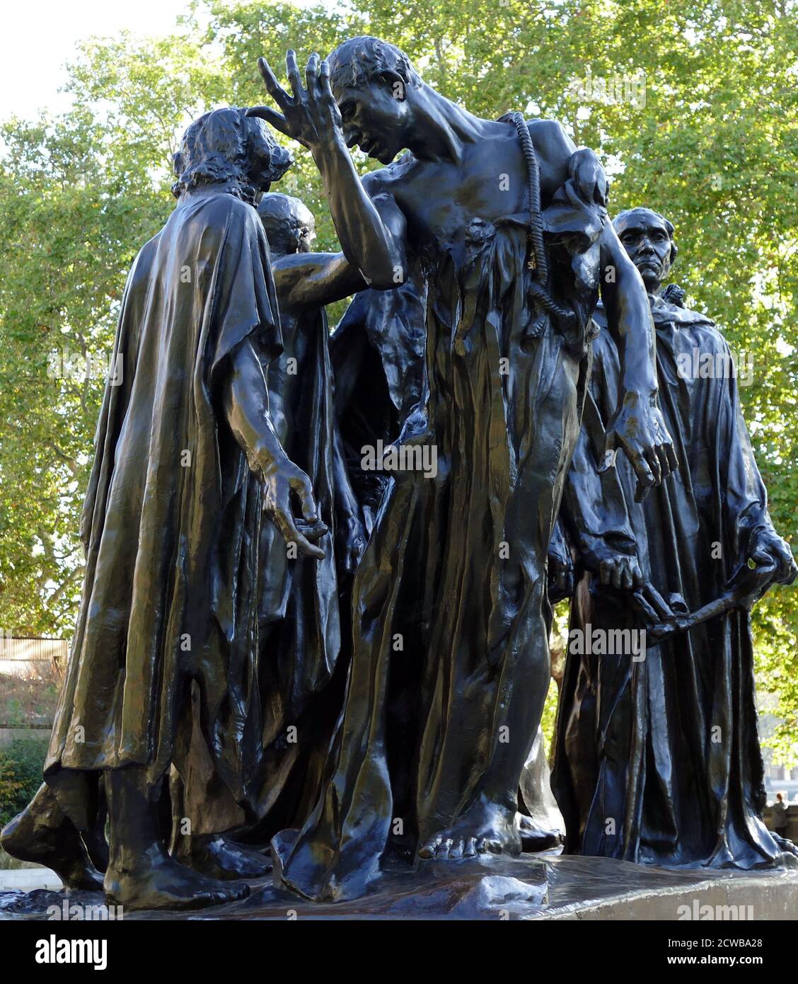 Die Londoner Besetzung der Bürger von Calais, die dem Parlament gegenüber steht, eine Skulptur von Auguste Rodin, einem seiner bekanntesten, die in zwölf Originalabgüssen und zahlreichen Exemplaren existiert. Es erinnert an ein Ereignis während des Hundertjährigen Krieges, als Calais, ein französischer Hafen auf dem Ärmelkanal, etwa elf Monate lang von den Engländern belagert wurde Stockfoto