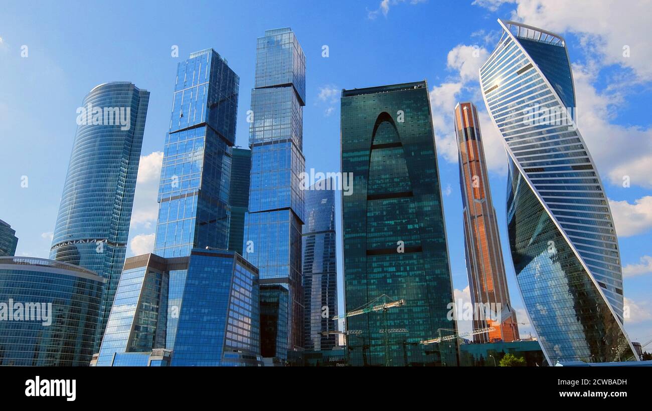 Moscow International Business Center (MIBC), bekannt als Moskwa-Stadt, ist eine kommerzielle Entwicklung befindet sich östlich der dritten Ringstraße am westlichen Rand des Presnensky-Distrikts im zentralen Verwaltungsbezirk der Stadt Moskau, Russland. Die Moskauer Regierung konzipierte das Projekt erstmals im Jahr 1992 als eine gemischte Entwicklung von Büro-, Wohn-, Einzelhandel und Unterhaltungseinrichtungen. Stockfoto