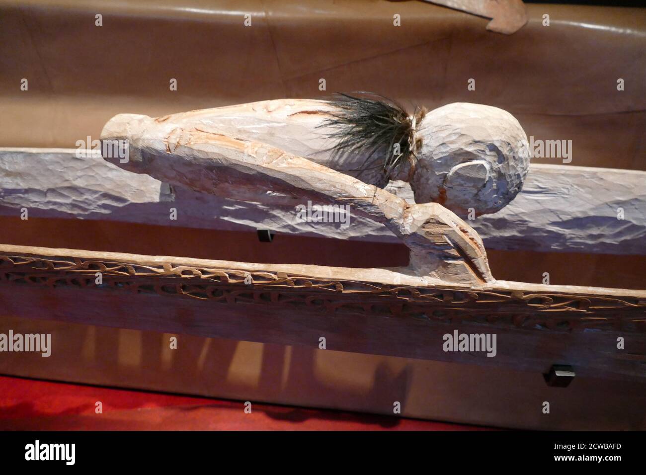 Melanesisches Kanu mit Geisterfiguren, 19. Bis Anfang des 20. Jahrhunderts. Stockfoto