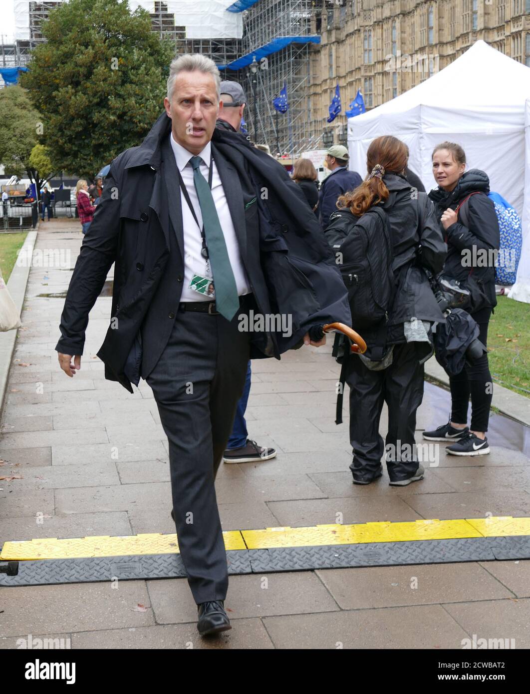 Ian Paisley Jr, kommt zu Medieninterviews, nachdem er ins parlament zurückgekehrt ist, nachdem die Prorogation vom Obersten Gerichtshof für nichtig erklärt wurde. September 2019. Ian Paisley Jr (*1966) , Politiker aus Nordirland. Seit den Parlamentswahlen 2010 ist er Abgeordneter für Nord-Antrim. Paisley, der Mitglied der Demokratischen Unionistischen Partei (DUP) ist, ist der Sohn des DUP-Gründers Ian Paisley. Stockfoto