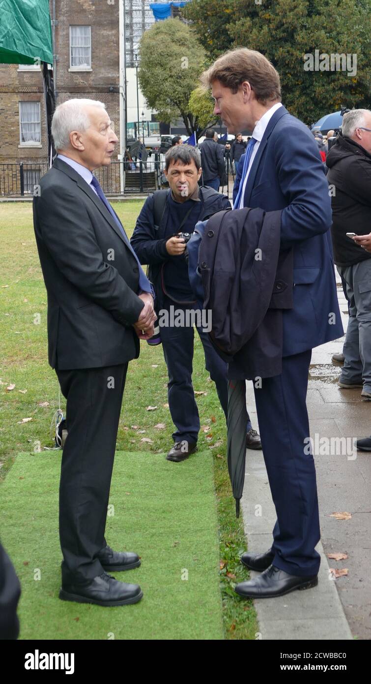 Interview mit Richard Tice (geb. 1964) ist ein britischer Geschäftsmann und Politiker. Gründer der Pro-Brexit-Kampagne Leave means Leave, und Leave.EU. Stockfoto