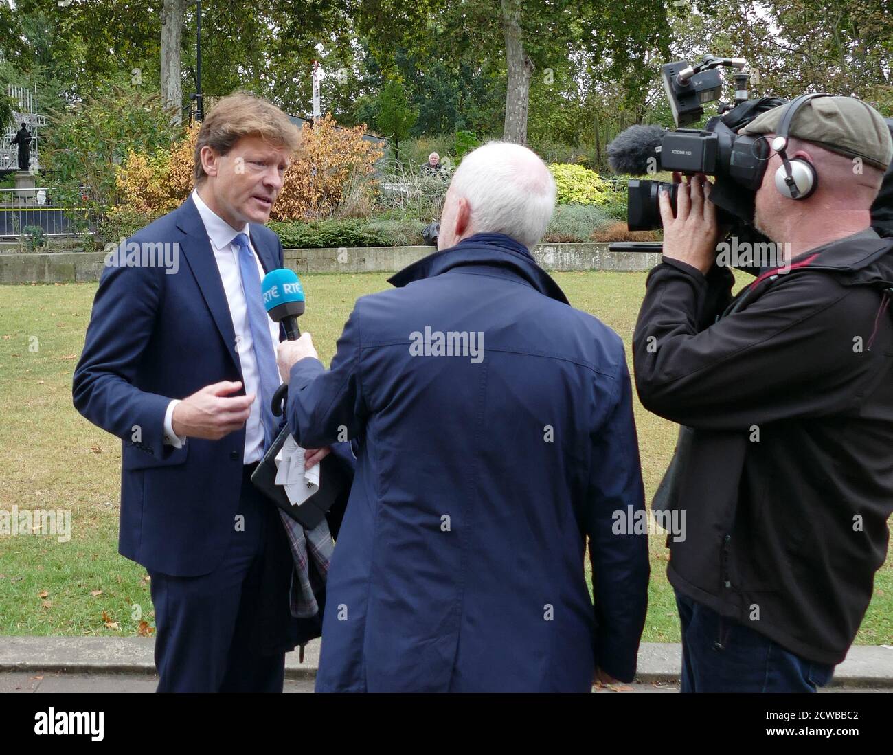 Interview mit Richard Tice (geb. 1964) ist ein britischer Geschäftsmann und Politiker. Gründer der Pro-Brexit-Kampagne Leave means Leave, und Leave.EU. Stockfoto