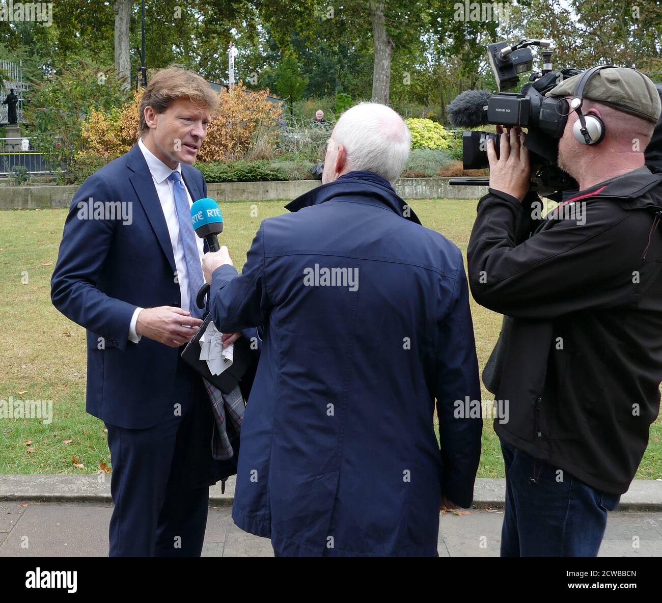 Interview mit Richard Tice (geb. 1964) ist ein britischer Geschäftsmann und Politiker. Gründer der Pro-Brexit-Kampagne Leave means Leave, und Leave.EU. Stockfoto