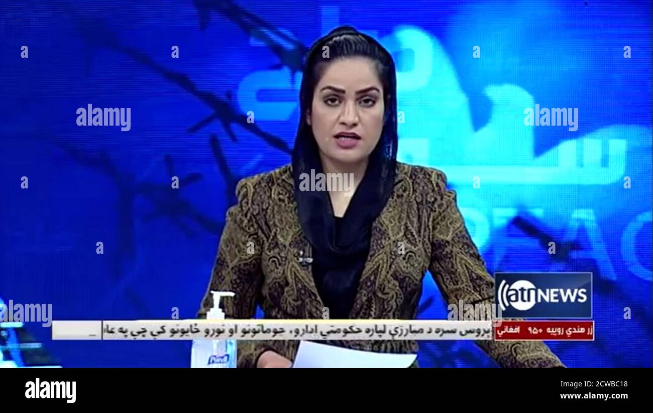 Afghanische Nachrichtenleser informiert die Zuschauer über die Corona Virus Pandemie. März 2020 Stockfoto
