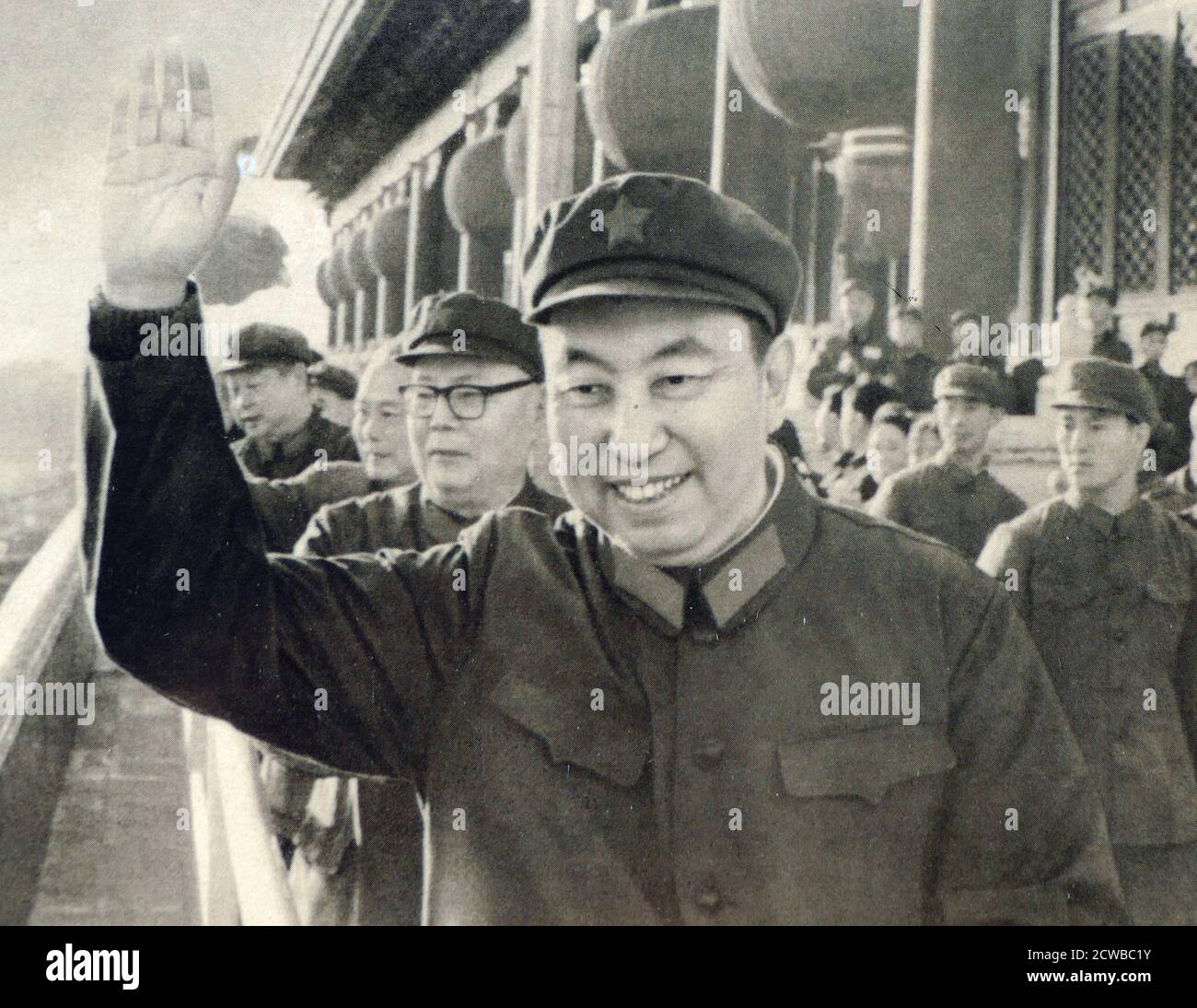 Hua Guofeng (1921 - 2008) chinesischer Politiker, der als Vorsitzender der Kommunistischen Partei Chinas und Premierminister der Volksrepublik China diente. Hua bekleidete nach dem Tod von Premier Zhou und dem Vorsitzenden Mao die obersten Ämter der Regierung, der Partei und des Militärs, wurde jedoch von einflussreicheren Parteiführern bis Juni 1981 aus der politischen Macht gedrängt und anschließend von der politischen Szene zurückgezogen. Stockfoto