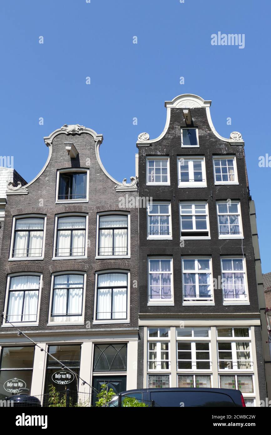 Kaufmannshäuser aus dem 17. Jahrhundert in Amsterdam, Niederlande. 2020 Stockfoto