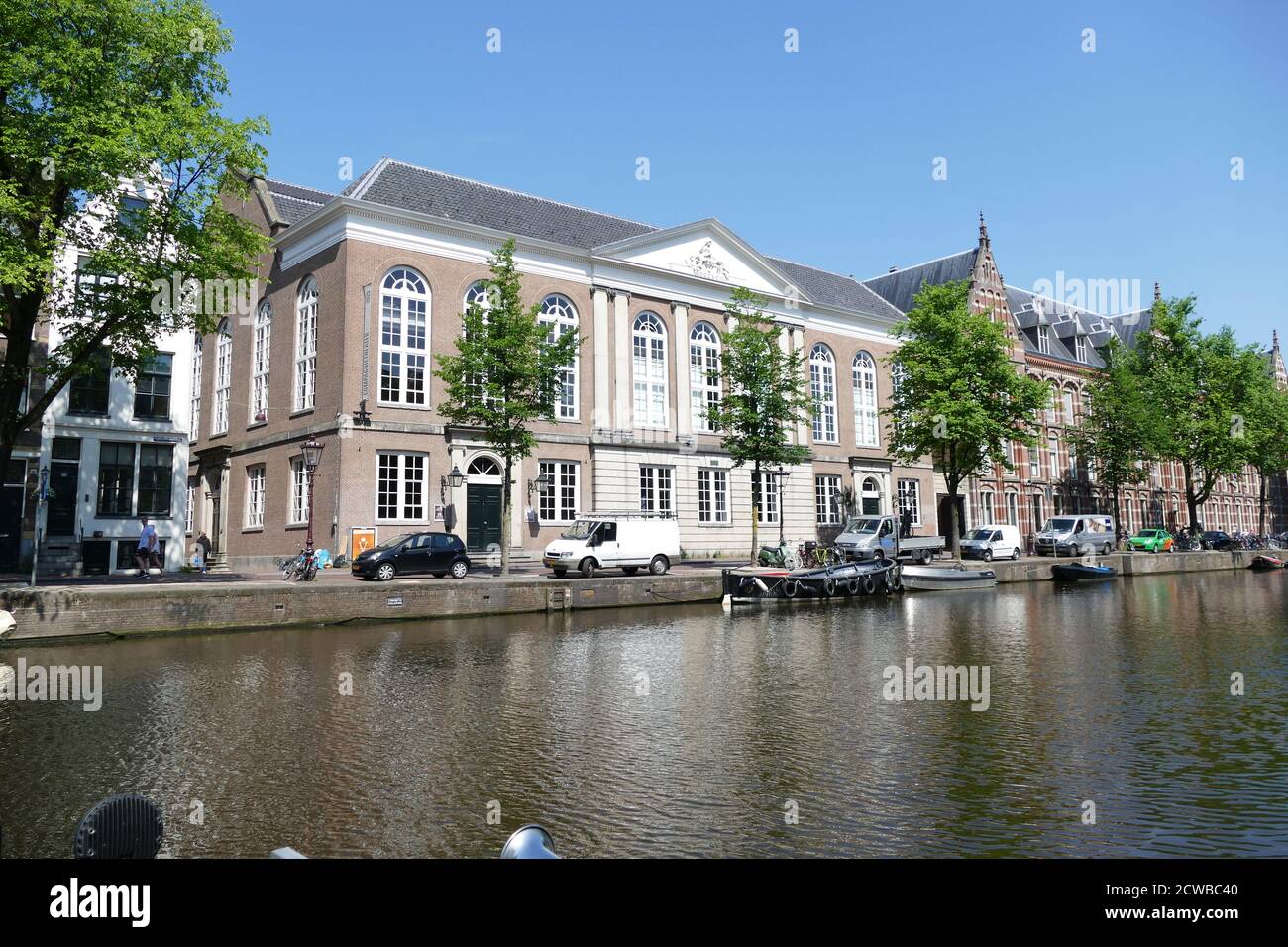 Kanäle in Amsterdam, Niederlande werden für den Transport von Menschen, Touristen und Vorräten verwendet. Stockfoto
