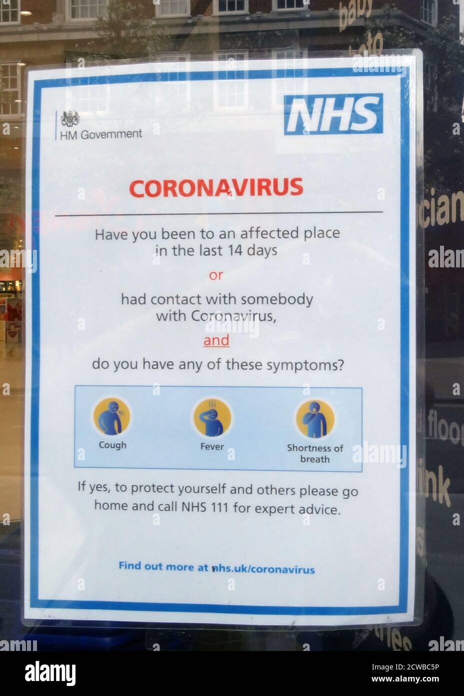 Poster mit den Symptomen des Corona-Virus während der COVID-19-Pandemie, 14. März 2020 Stockfoto