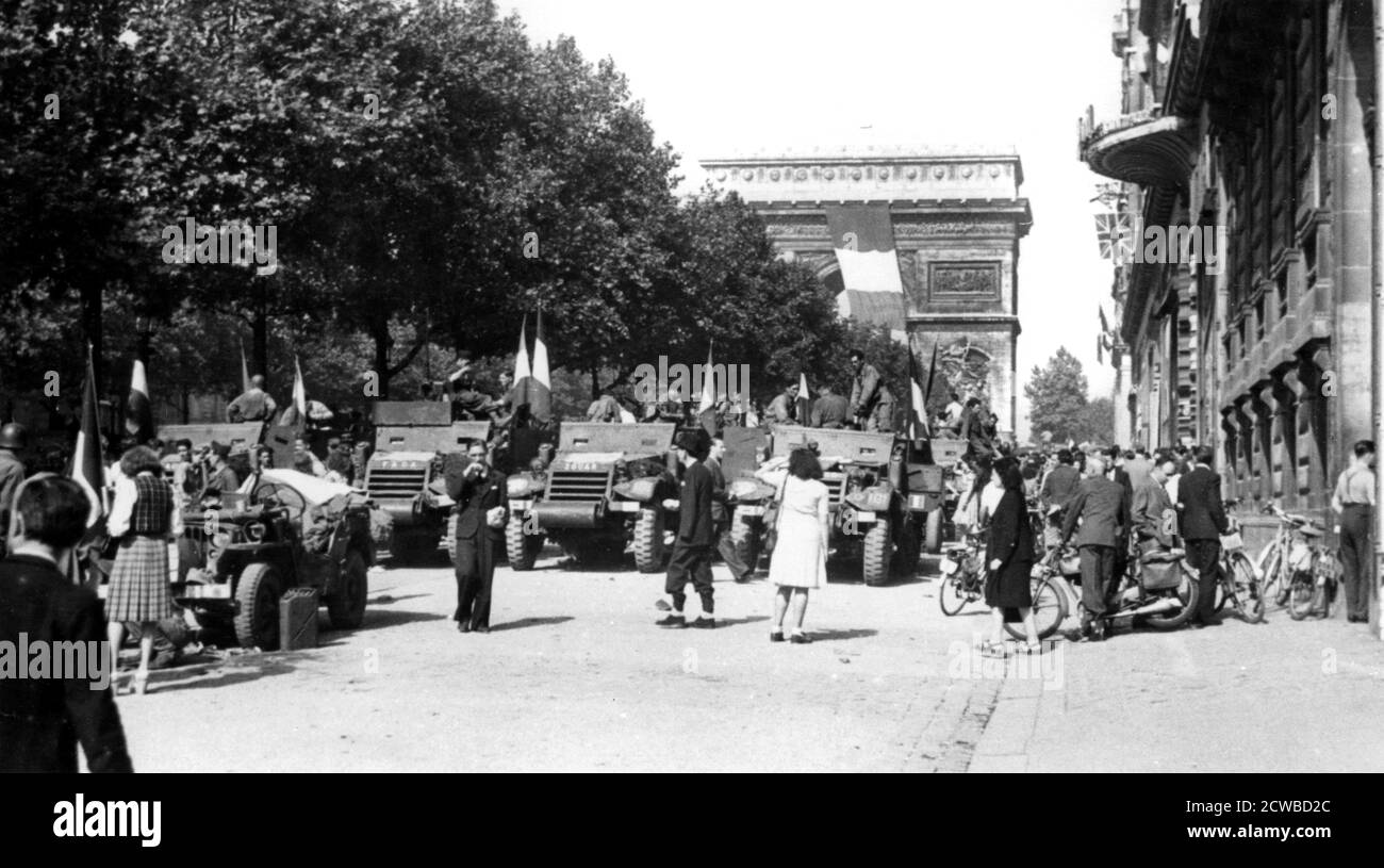 Die Befreiung von Paris, August 1944. Truppen und Panzerwagen der französischen 2. Panzerdivision von General Philippe Leclerc, die die erste alliierte Einheit war, die nach Paris einmarschierte. Die deutschen Verteidiger der Stadt kapitulierten am 25. August den Alliierten. Der Fotograf ist unbekannt. Stockfoto