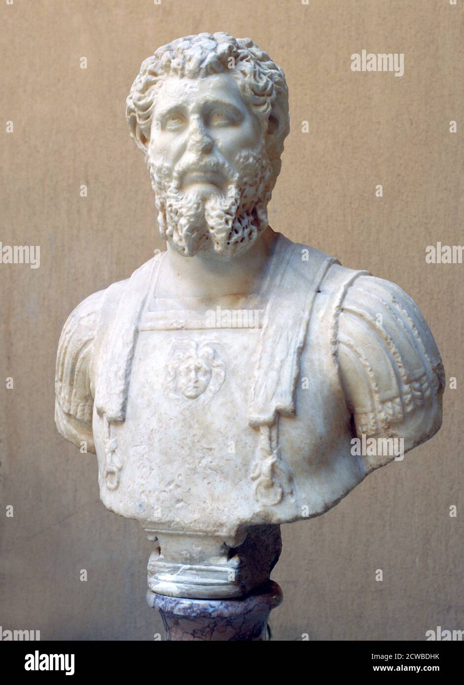 Marmorbüste des römischen Kaisers Lucius Septimius Severus. Gefunden im Archäologischen Museum und römischen Ruinen, Ostie, Italien. Der Künstler ist unbekannt. Stockfoto