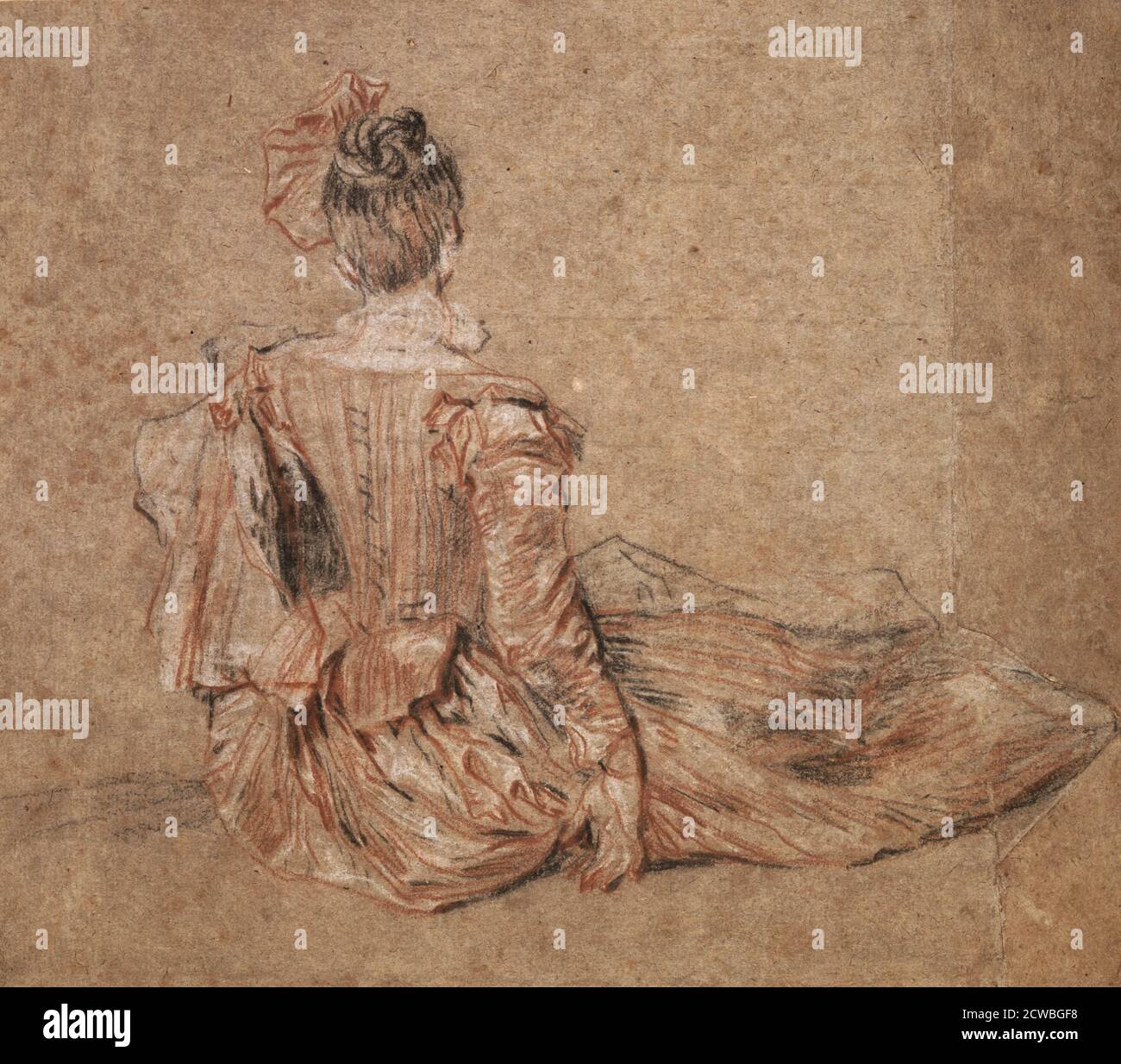 Studie einer Frau von hinten gesehen von Jean-Antoine Watteau, 1716-1718. Diese Studie wurde aus einem Live-Modell erstellt. Watteau hat seine Lieblingskombination aus schwarzen, roten und weißen Kreiden verwendet. Diese Technik "A trois Crayons" wurde von französischen Künstlern des achtzehnten Jahrhunderts weit verbreitet. Das Kostüm ist der Schwerpunkt von Watteaus Studien. Die Frau sitzt auf dem Boden, so dass sich ihr kunstvolles Kleid um sie herum ausbreitet. Dies gibt der Künstlerin eine Ausrede, die Bewegung des Drapieres nach den verschiedenen Positionen ihres Körpers zu studieren. Aus der Sammlung des British Museum, London, U Stockfoto