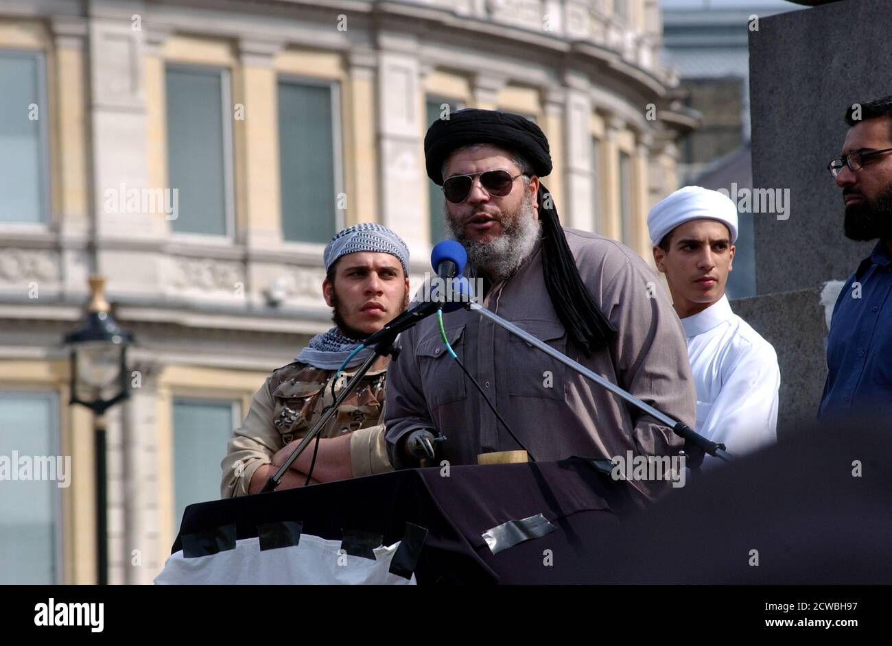 Foto von Abu Hamza. Mustafa Kamel Mustafa (1958-) ein ägyptischer Kleriker, der Imam der Finsbury Park Moschee in London, England war, wo er islamischen Fundamentalismus und militanten Islamismus predigte. Stockfoto