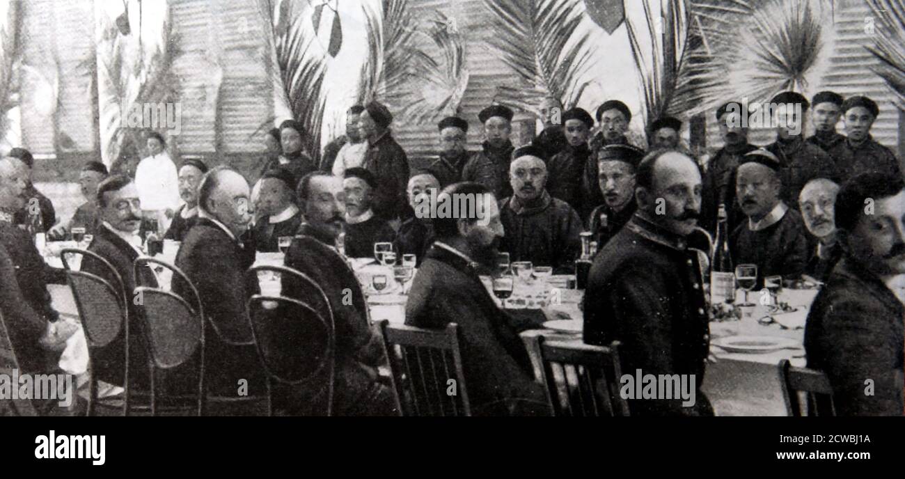 Foto der Männer hinter dem Bau der Yunnan-Haiphong-Eisenbahn eine 855 km (531 mi) lange Eisenbahn, die von Frankreich zwischen 1904 und 1910 gebaut wurde und Haiphong, Vietnam, mit Kunming, Provinz Yunnan, China verbindet. Stockfoto