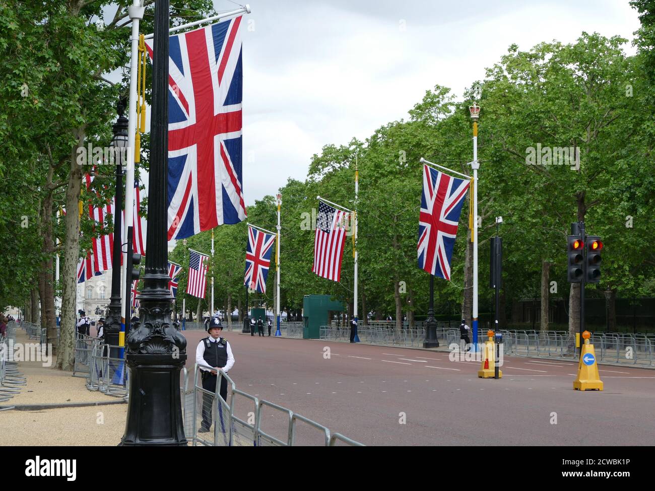 Foto der Sicherheit auf der Mall, die für US-Präsident Donald Trump erhöht ist, während seines Besuchs in London. Juni 2019 Stockfoto