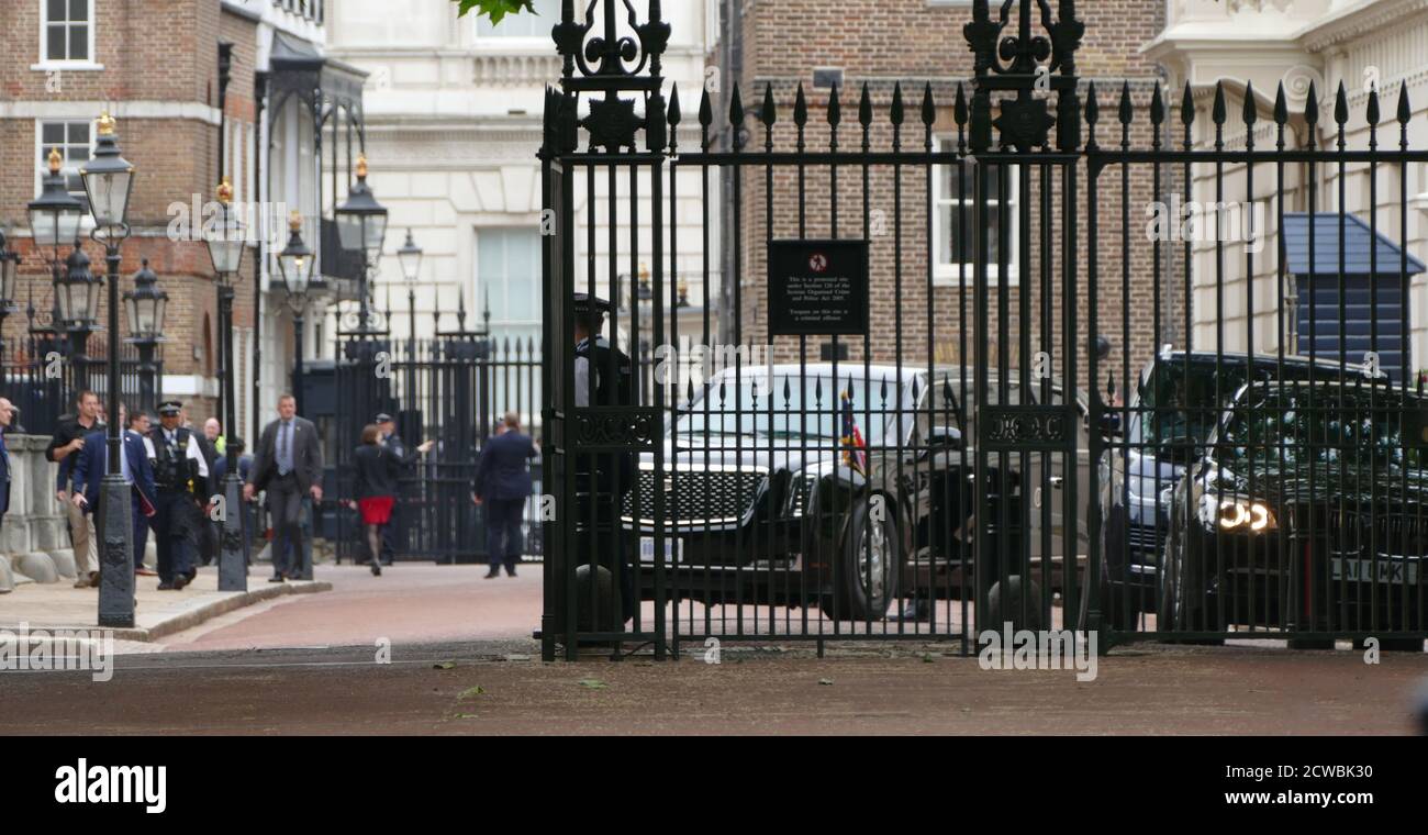 Foto der Limousine, die Präsident Donald Trump während seines Besuchs im St. James' Palace, London, im Juni 2019 transportiert Stockfoto
