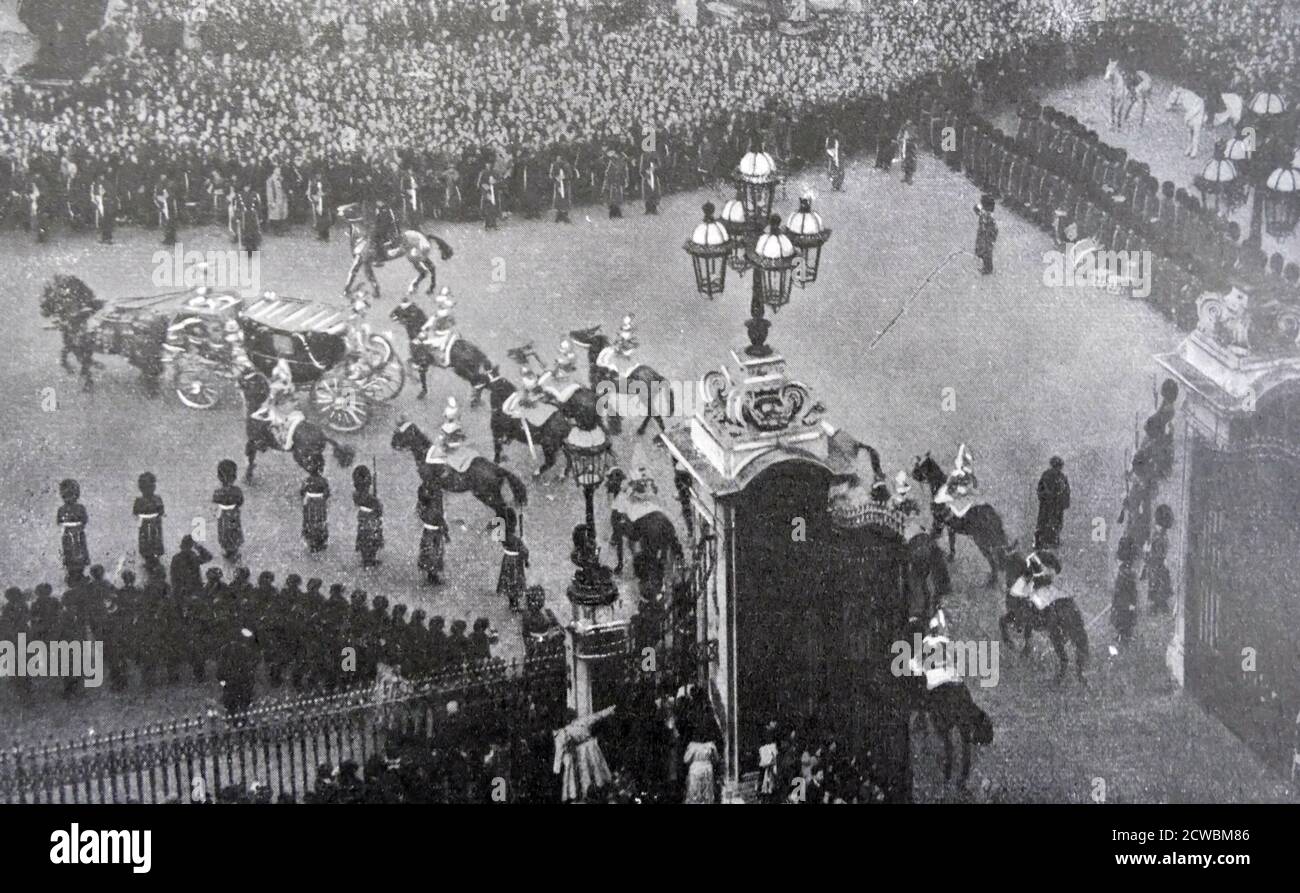 Schwarz-Weiß-Foto der Prozession vom Buckingham Palace zur Westminster Abbey zur Hochzeit von Prinz George, Herzog von Kent (1902-1942) und Prinzessin Marina von Griechenland (1906-1968); die Hochzeit fand am 29. November 1934 statt. Stockfoto