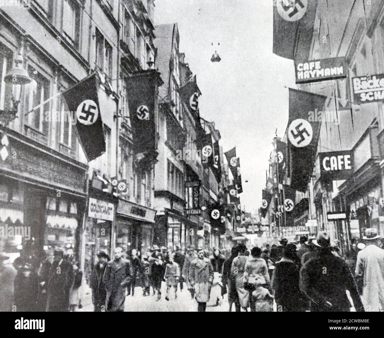 Schwarz-Weiß-Foto der deutschen Panzer im Rheinland. Stockfoto