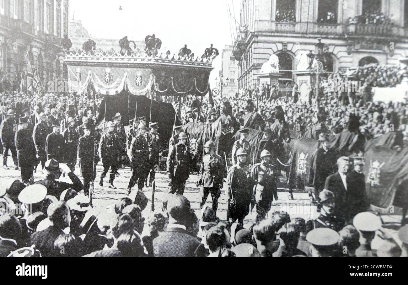 Schwarz Weiss Korper Stockfotos Und Bilder Kaufen Alamy