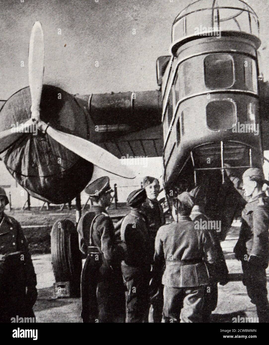 Schwarz-Weiß-Fotografie der tschechischen Militärausrüstung, die den Deutschen übergeben wurde. Stockfoto