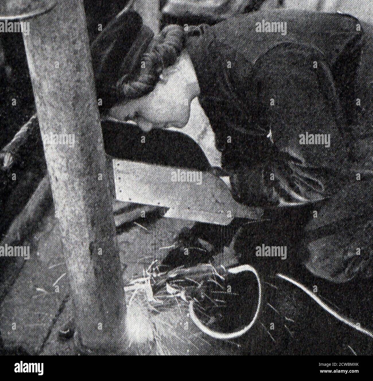 Schwarz-Weiß-Foto von England bei der Arbeit trotz deutscher Bombenangriffe während der Schlacht von Großbritannien im Zweiten Weltkrieg (1939-1945); eine Fabrik Herstellung Lancaster Kampfflugzeuge. Stockfoto
