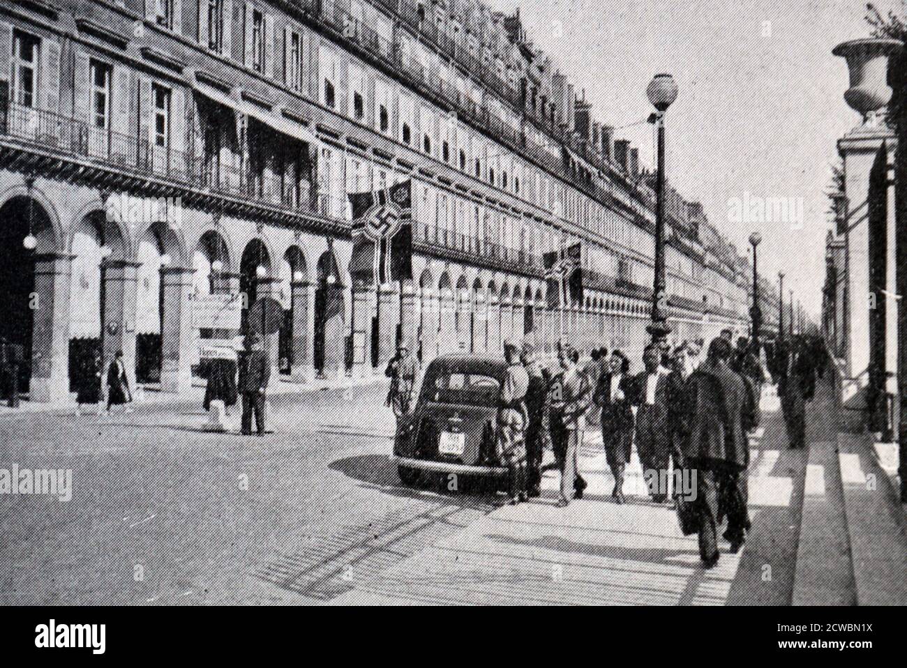 Schwarz-Weiß-Fotografie des Zweiten Weltkriegs (1939-1945); Darstellung der deutschen Soldaten im besetzten Paris 1941 Stockfoto