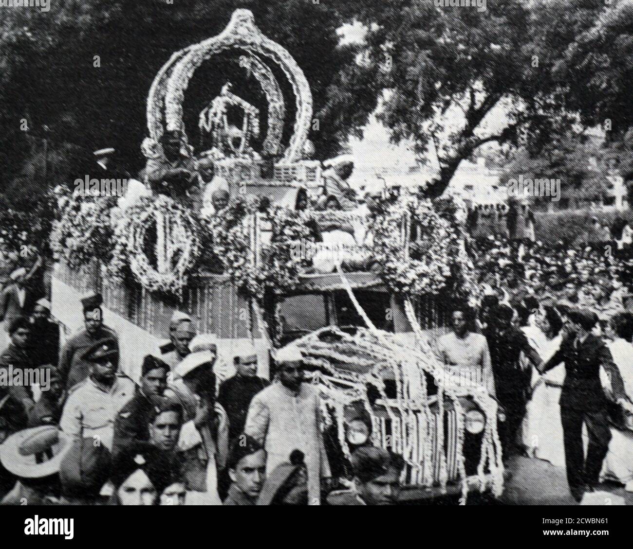 Schwarz-Weiß-Fotografie der Beerdigung von Mahatma Mohandas K. Gandhi (1869-1948), der am 30. Januar 1948 ermordet wurde. Seine Asche wurde am 12. Februar 1948 in Allahabad eingeäschert. Stockfoto
