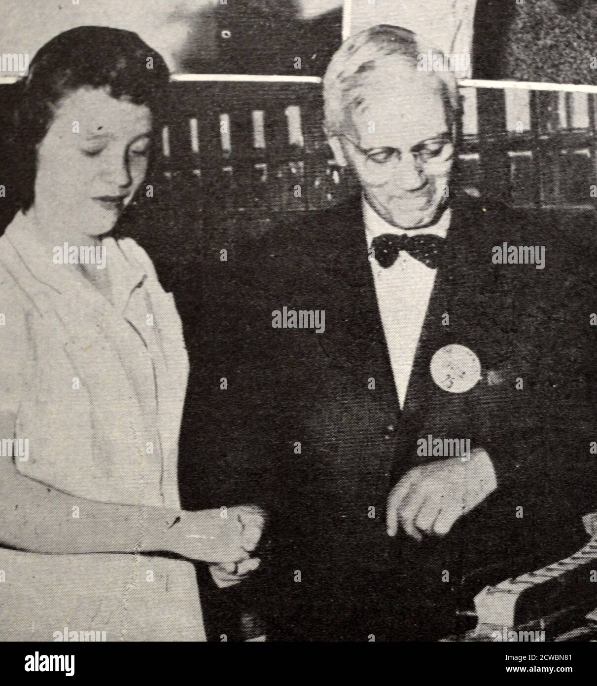 Schwarz-Weiß-Fotografie zeigt Bilder zu Revolutionen in der modernen Wissenschaft; Professor Fleming in seinem Labor. Stockfoto