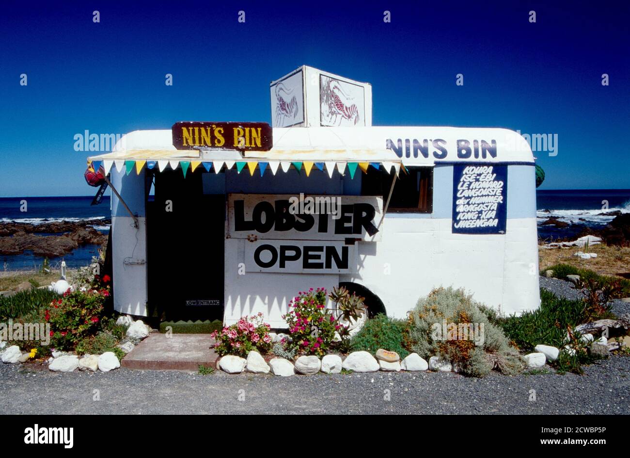 Food Hut An Der Straße Stockfoto