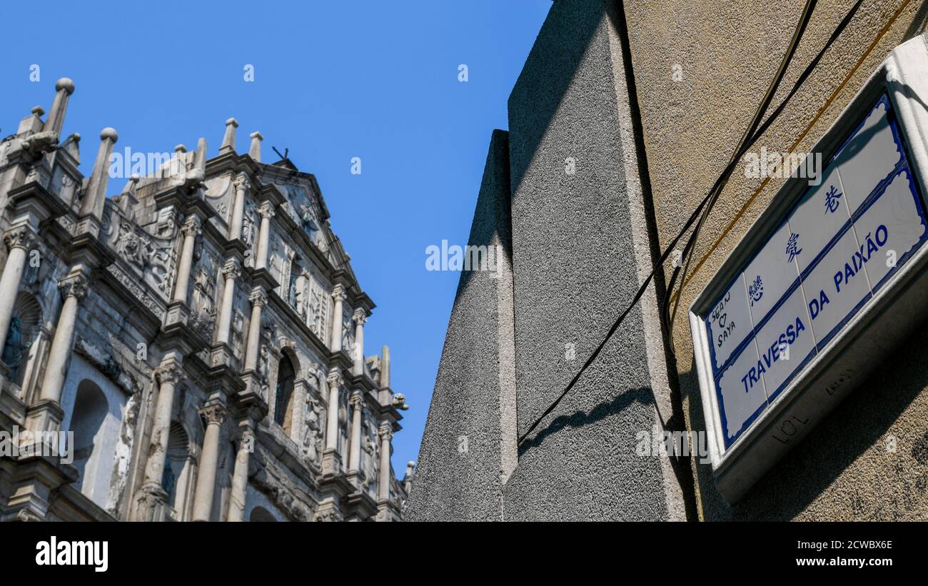 Blick auf die Fassade des St. Paul's von Travessa Da Paixao. Stockfoto
