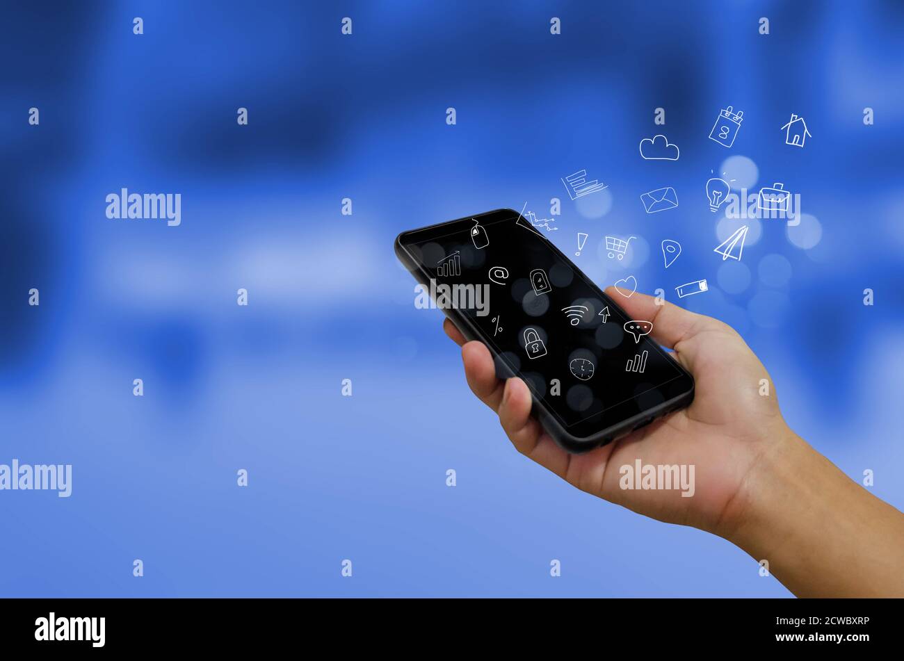 Hand halten Smartphone mit Icons Konzept. Stockfoto