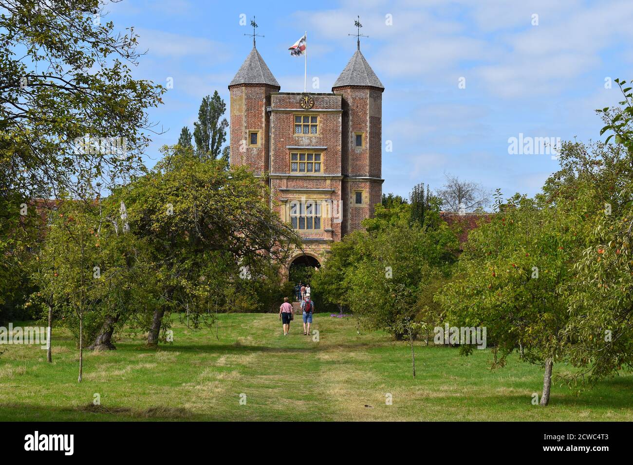 Urlaub in Großbritannien. Entfliehen Sie in die britische Landschaft für Natur- und Kulturtouristen besuchen historische Burg und Gärten in Kent trotz Absperrung Stockfoto