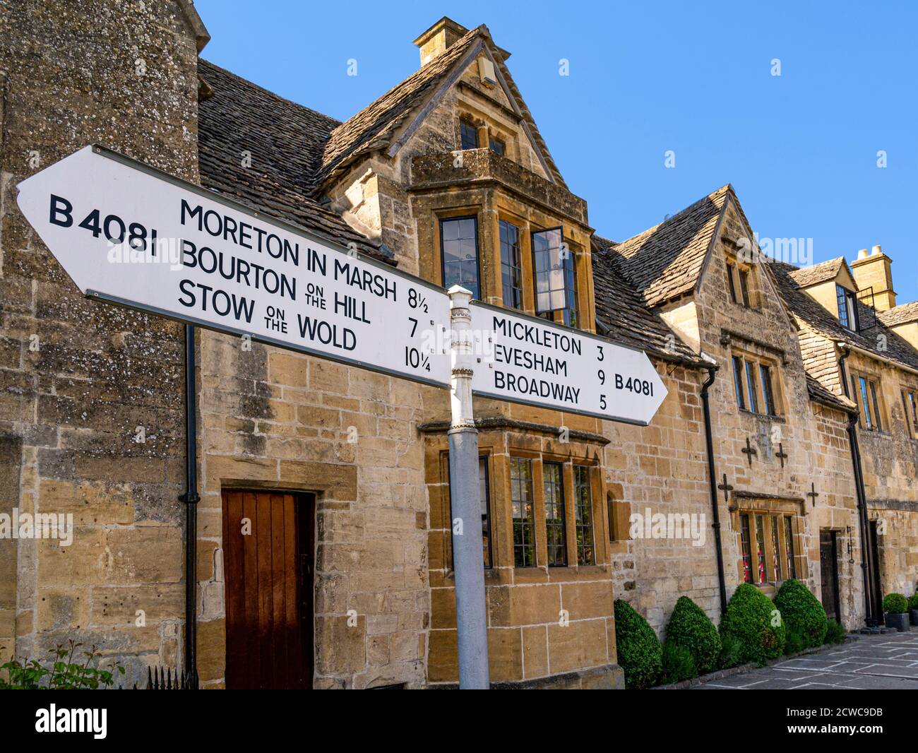 COTSWOLDS traditionelles englisches Straßenschild in Chipping Campden High Street Hinweis auf die Vielfalt der beliebten Cotswolds historischen Dörfer England Großbritannien Stockfoto