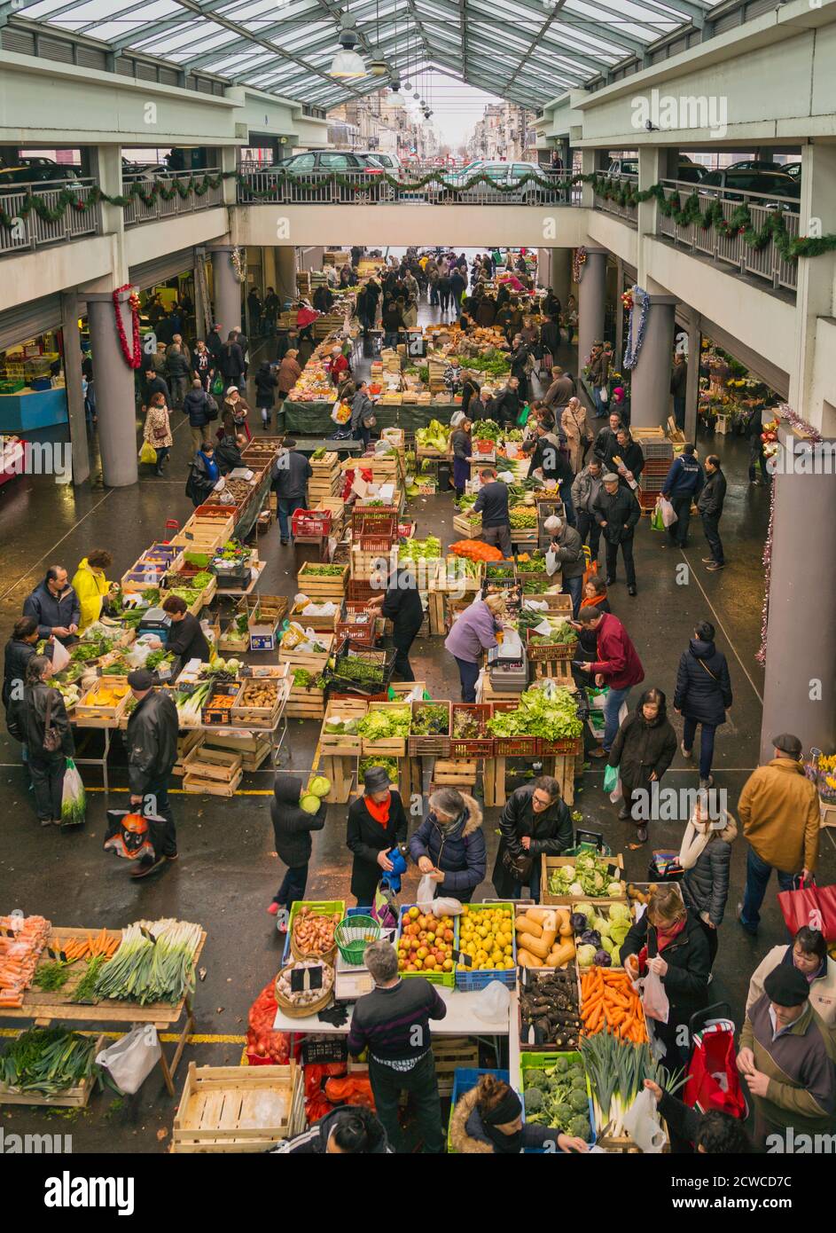 Bordeaux, Departement Gironde, Aquitanien, Frankreich. Szene in Le Marché des Capucins - der Kapuzinermarkt. Stockfoto