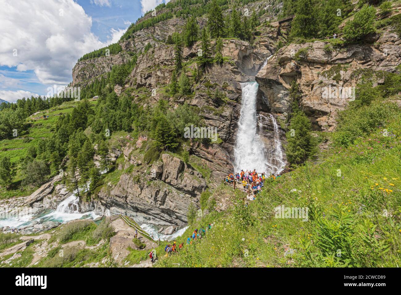 In der Nähe von Cogne, Valle d'Aosta, Italien. Lillaz Wasserfall (Cascate di Lillaz) in den Parco Nazionale del Gran Paradiso (Nationalpark Gran Paradiso). Stockfoto