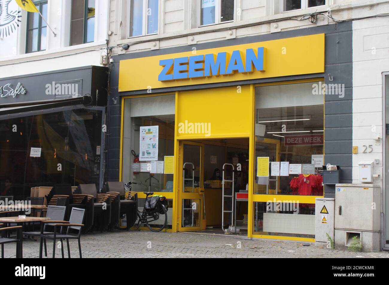 AALST, BELGIEN, 6. JULI 2020: Außenansicht eines Zeeman-Ladens in Flandern. Zeeman ist eine niederländische Textilkette mit über 1,300 Verkaufsstellen in seve Stockfoto