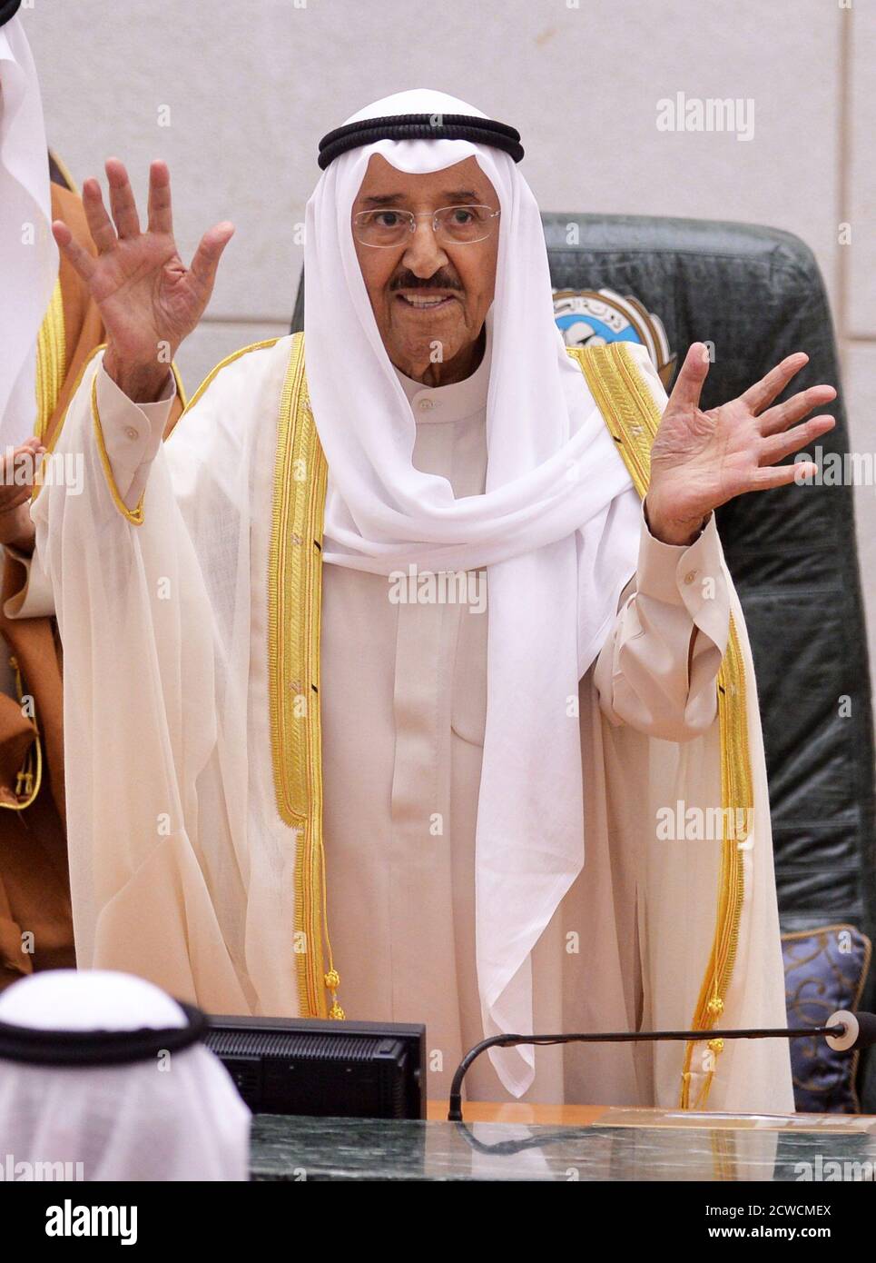 Kuwait-Stadt. September 2020. Die am 29. Oktober 2019 aufgenommene Datei zeigt den kuwaitischen Emir Sheikh Sabah Al-Ahmad Al-Jaber Al-Sabah bei der Eröffnungszeremonie der vierten ordentlichen Sitzung der 15. Legislaturperiode der kuwaitischen Nationalversammlung in Kuwait-Stadt, Kuwait. Der kuwaitische Emir Sheikh Sabah Al-Ahmad Al-Jaber Al-Sabah ist am Dienstag gestorben, so der kuwaitische Amiri Diwan. Quelle: Xinhua/Alamy Live News Stockfoto