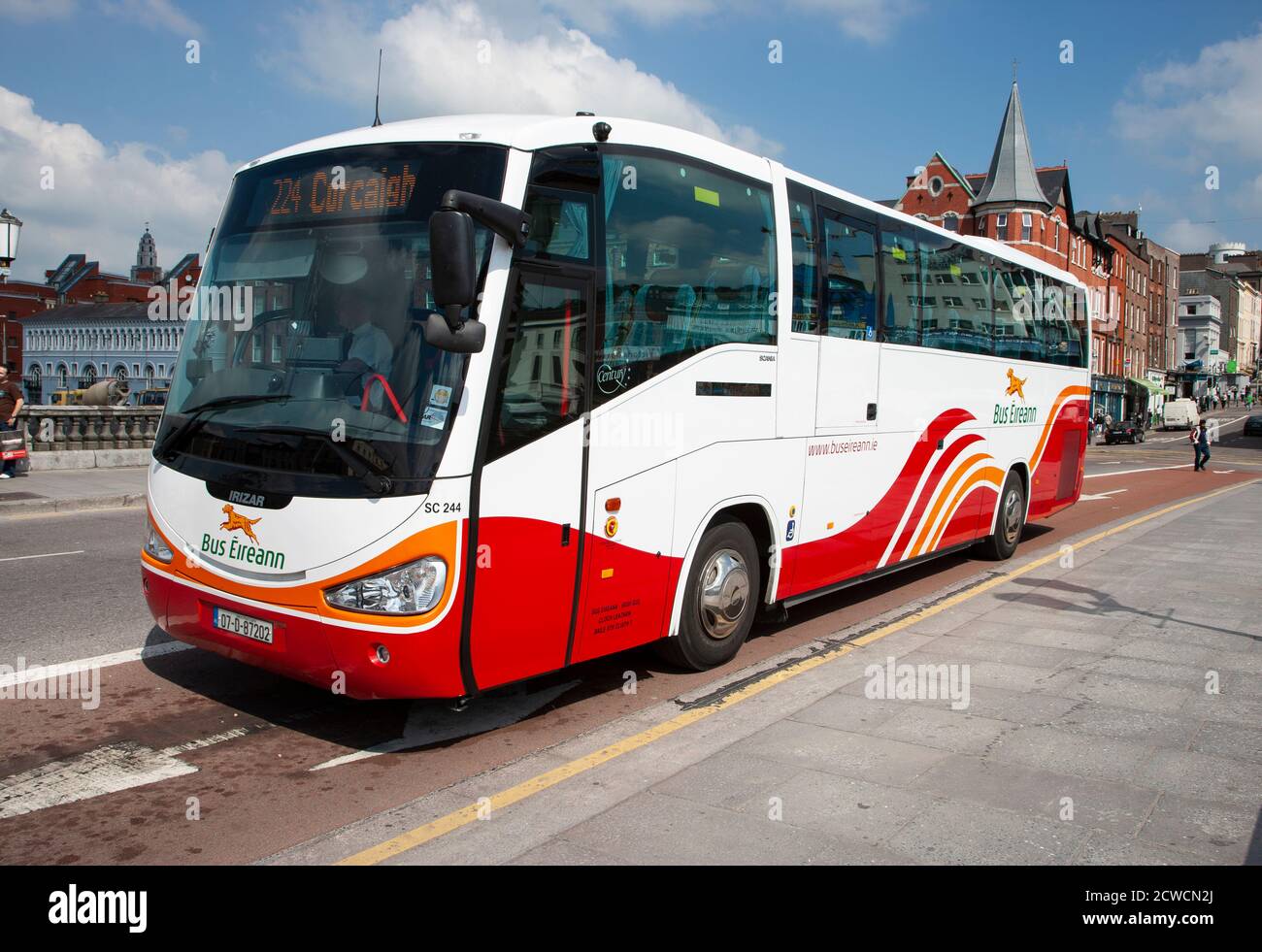 Bus Eireann Schnellstraße Busse Stockfoto