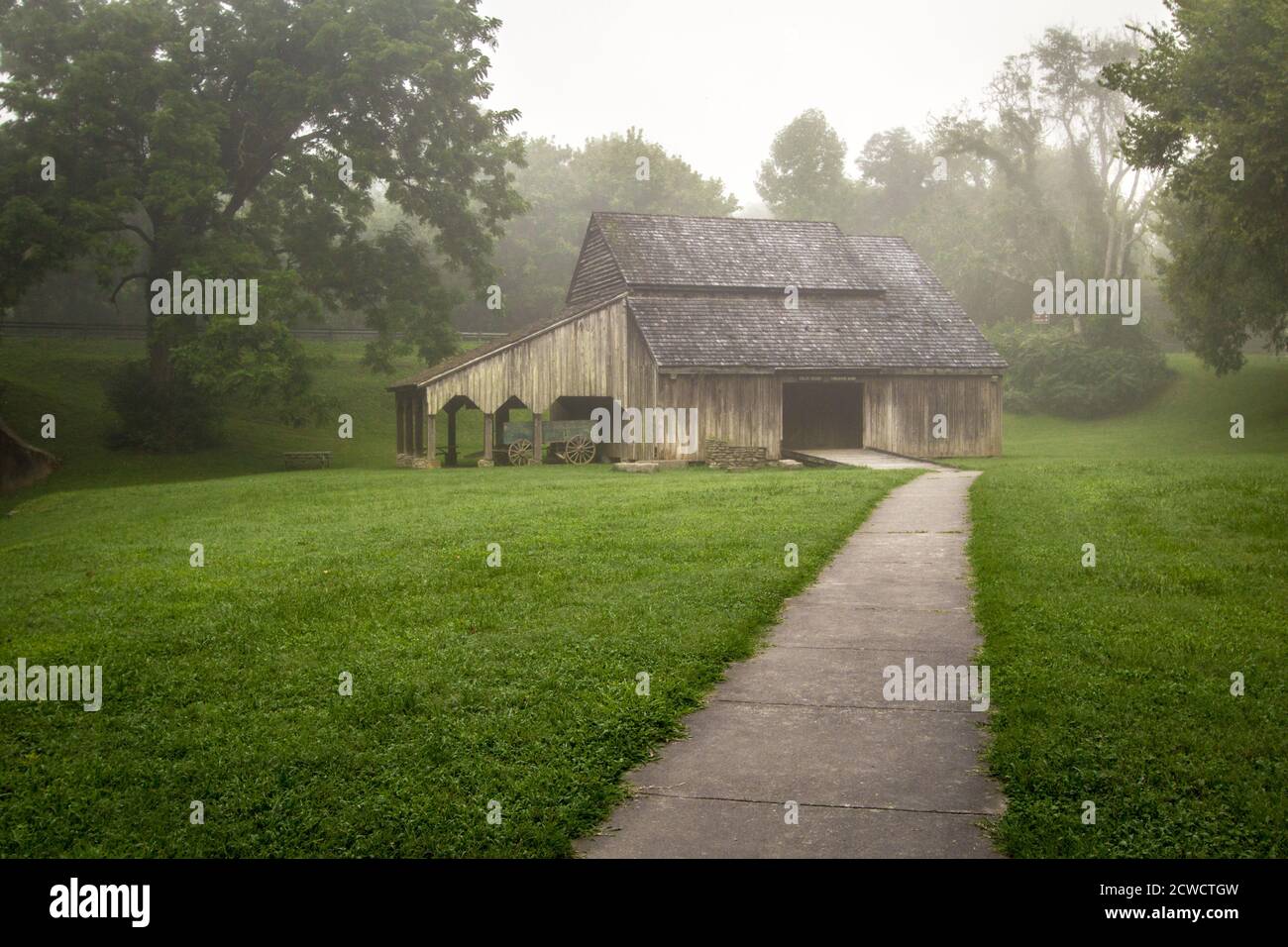 Scheune Im Ländlichen Tennessee. Historische Scheune im Norris Dam State Park in Tennessee. Stockfoto