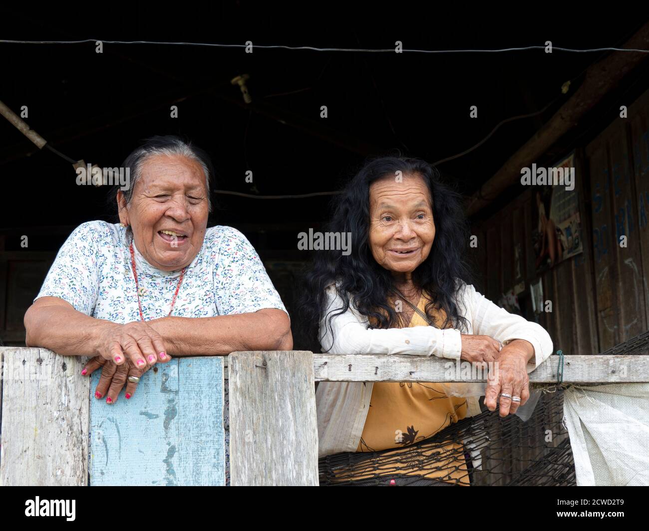 Alte Frauen im Dorf Amazonas, Amazonasbecken, Loreto, Peru. Stockfoto