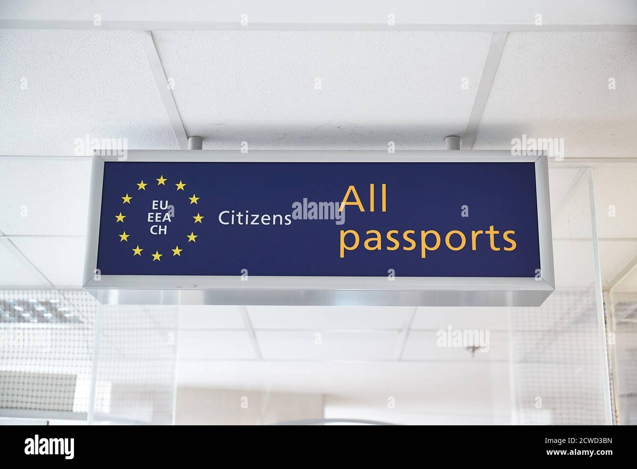 Schilder für die Grenzpasskontrolle Stockfoto
