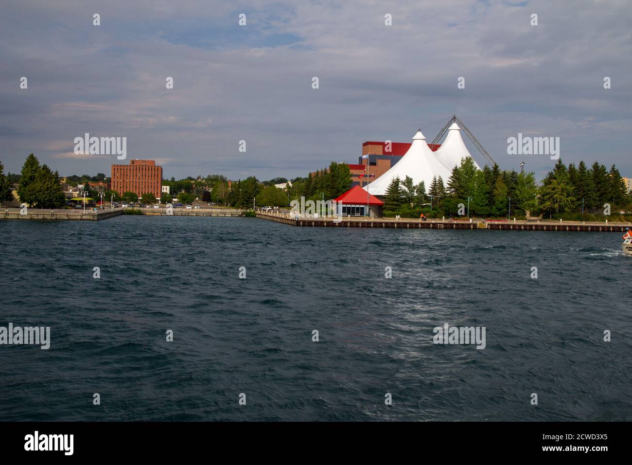 Sault Ste Marie, Ontario, Kanada - 9. August 2015: Das Hafenviertel der kleinen Touristenstadt Sault Ste Marie, Ontario Stockfoto