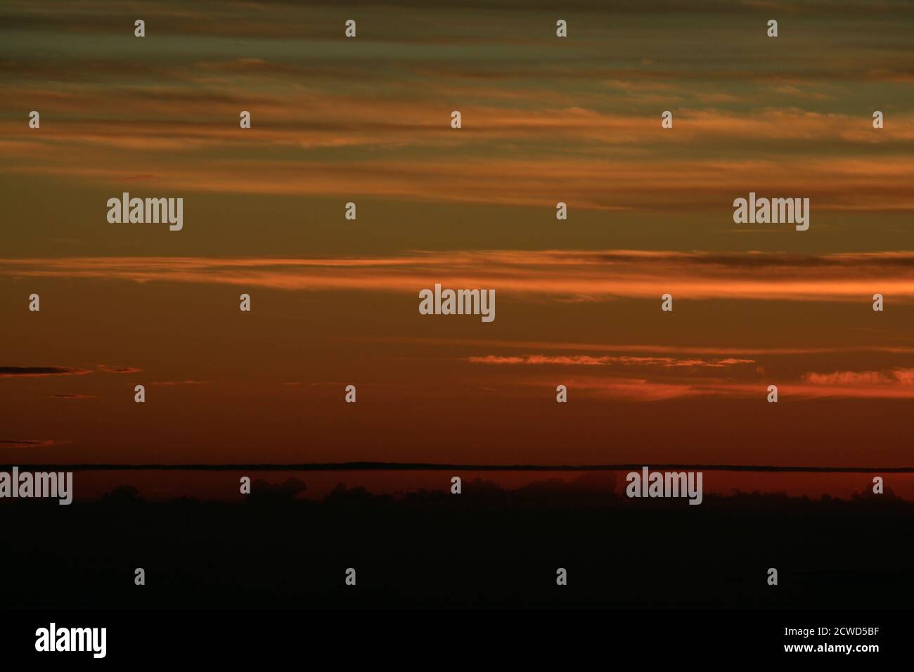 Vom Haleakala Gipfel ist Sonnenaufgang spektakulär in dieser Perspektive viele monumentale Bilder können ohne mater wo die Sonne ist aufgenommen werden. Stockfoto